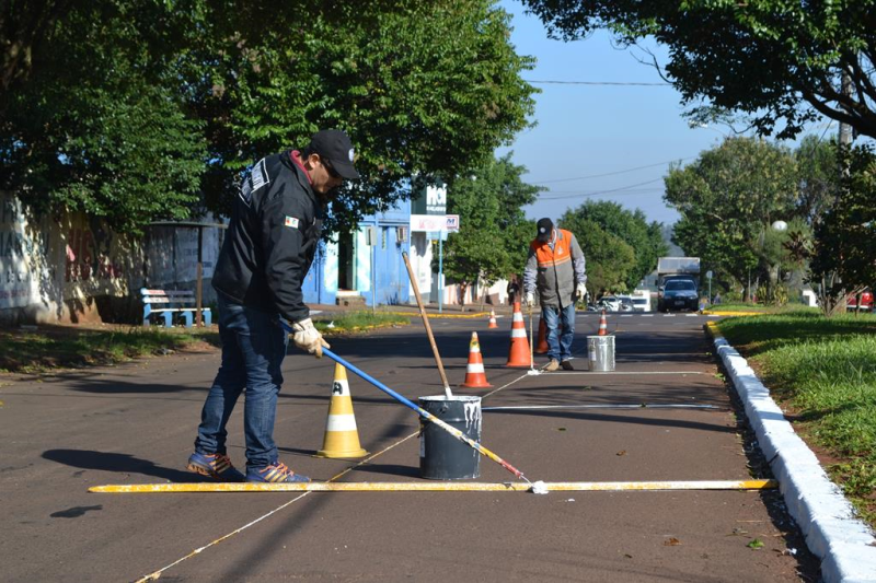 Departamento de Trânsito realiza melhorias na Avenida Brasil